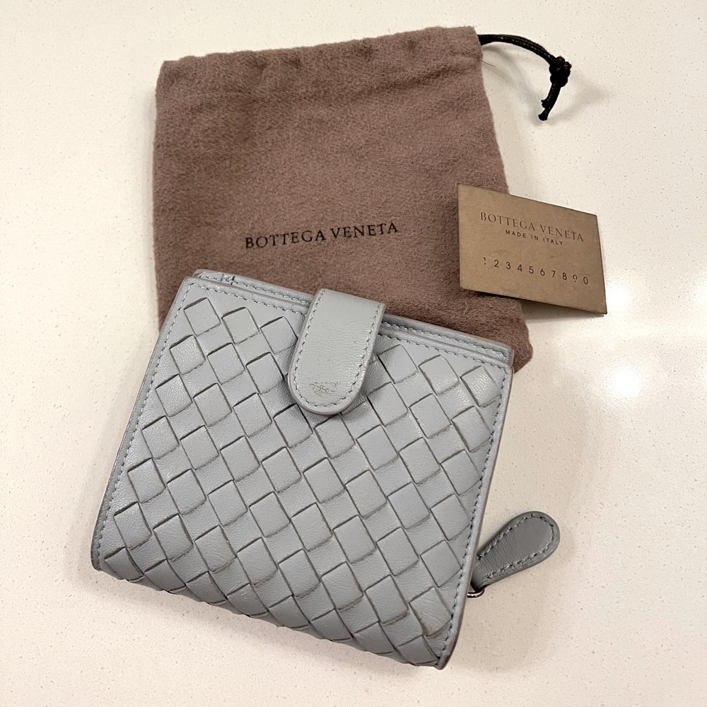 Bottega veneta intrecciato bifold wallet light blue color